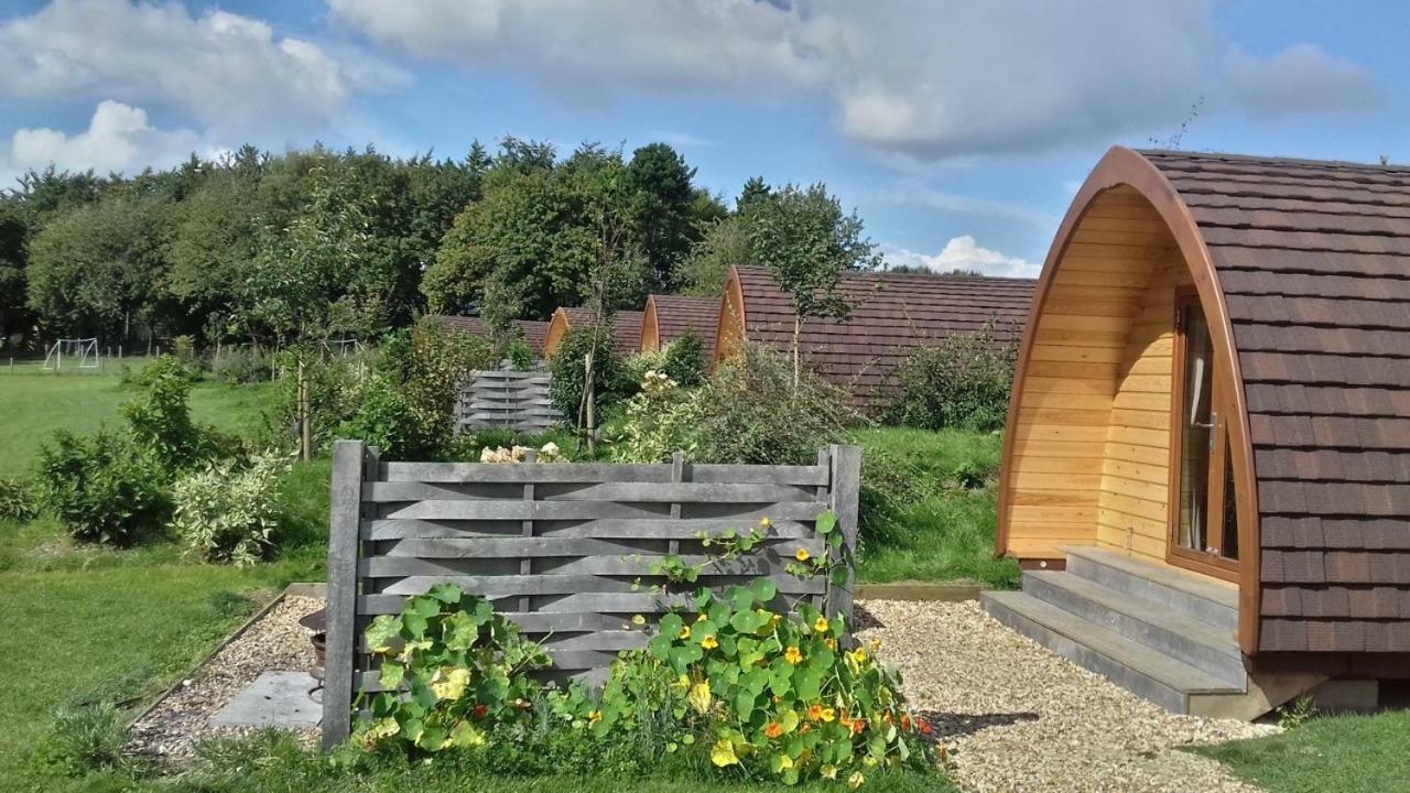 Lupin Glamping Pod Hotel Cheltenham Exterior photo