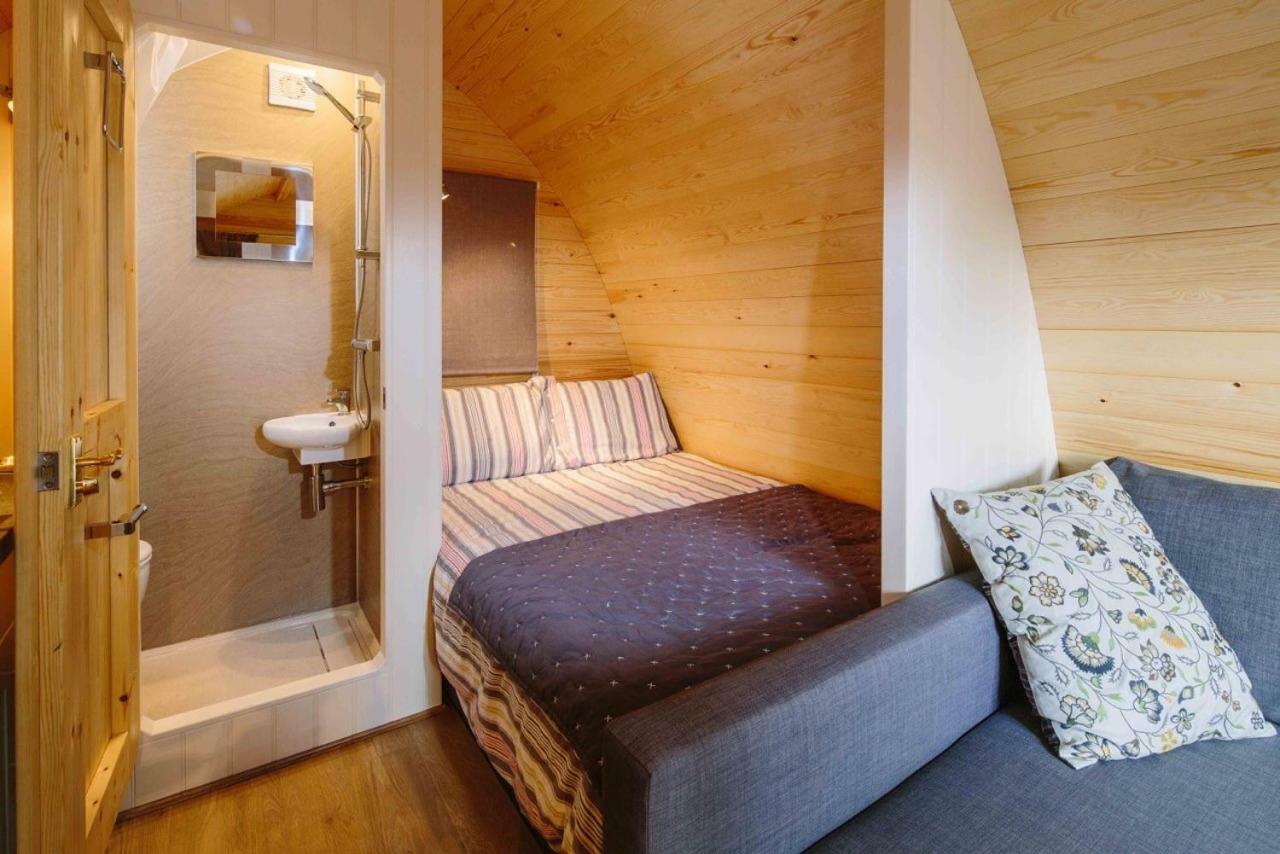 Lupin Glamping Pod Hotel Cheltenham Exterior photo