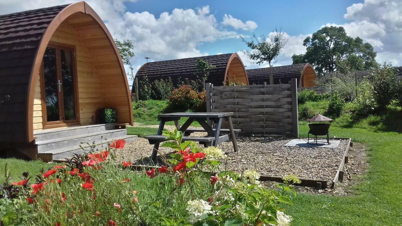 Lupin Glamping Pod Hotel Cheltenham Exterior photo